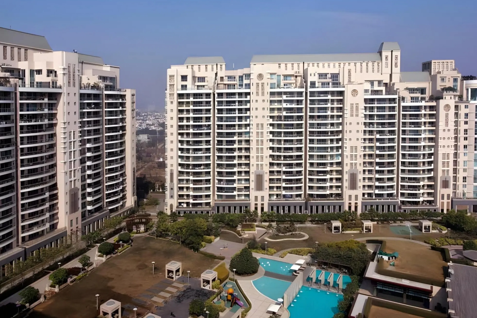 DLF The Aralias — Sector 42, Golf Course Road, Gurugram